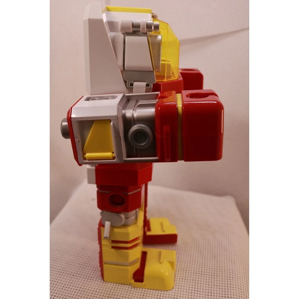 Ryan's World Mega Mecha Titan Robot Transforming Figure Red Yellow White 18in